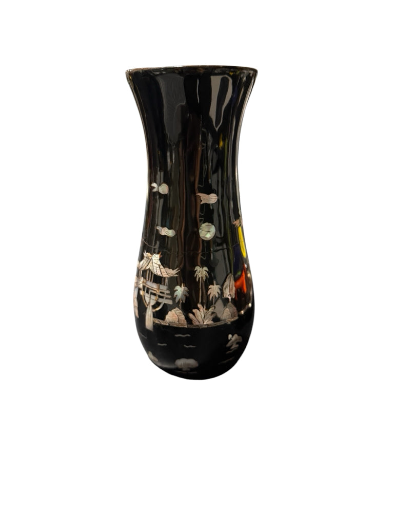 Asian lacquer/MOP inlay vase, 7"H