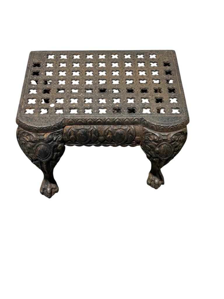 Cast Iron Footman w/Pierced Top, Cabriole Legs c. 1800s, 18"W x 12"D x 13.5"H