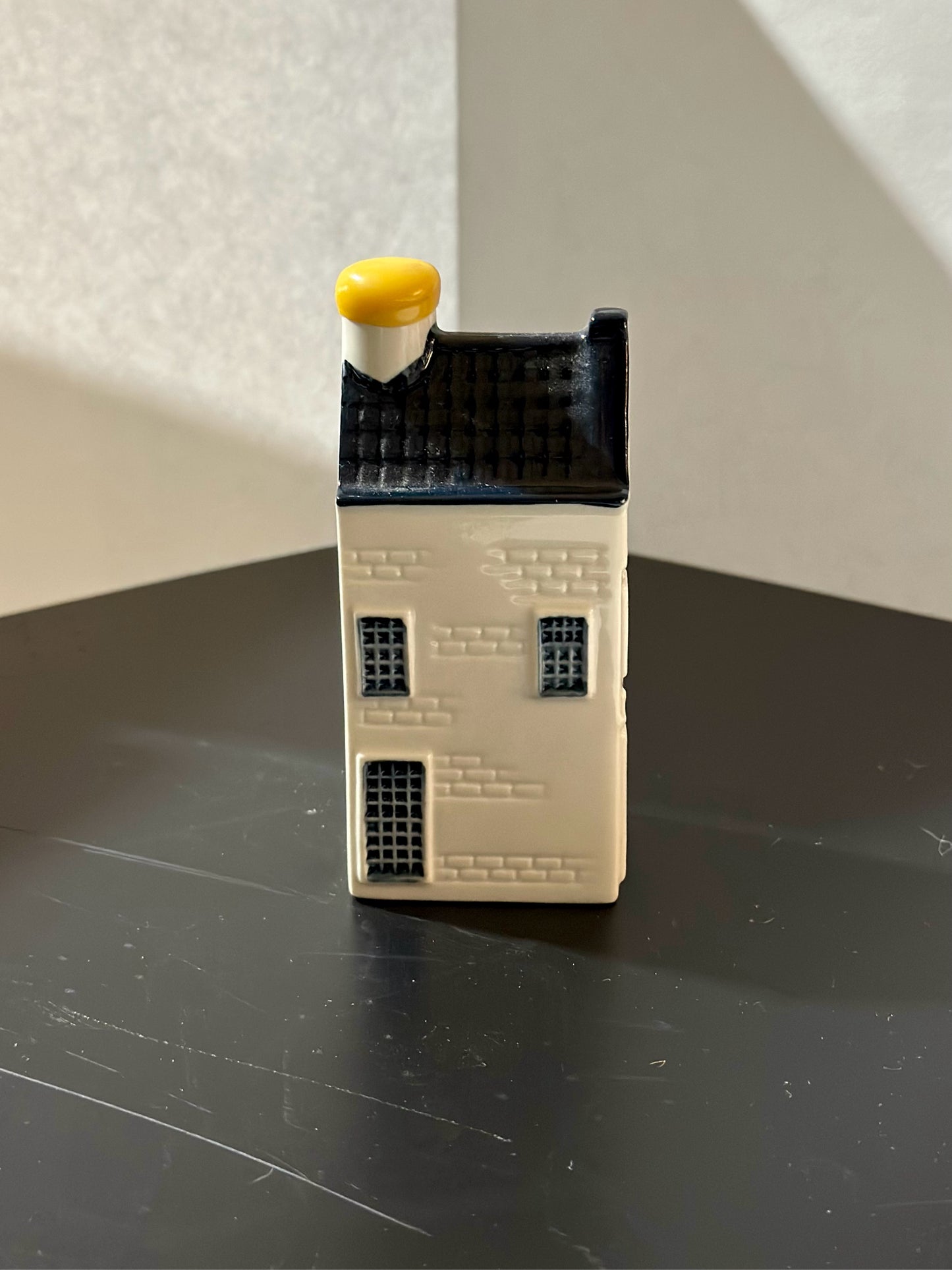 Sealed Miniature KLM Dutch Ceramic Delft House #8