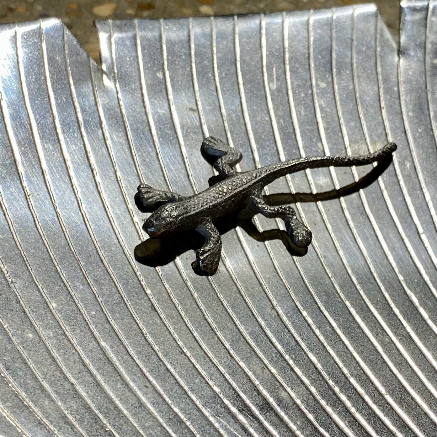 Large Leaf Platter W/Lizard, 22"L x 13.75"W x 3.5"H