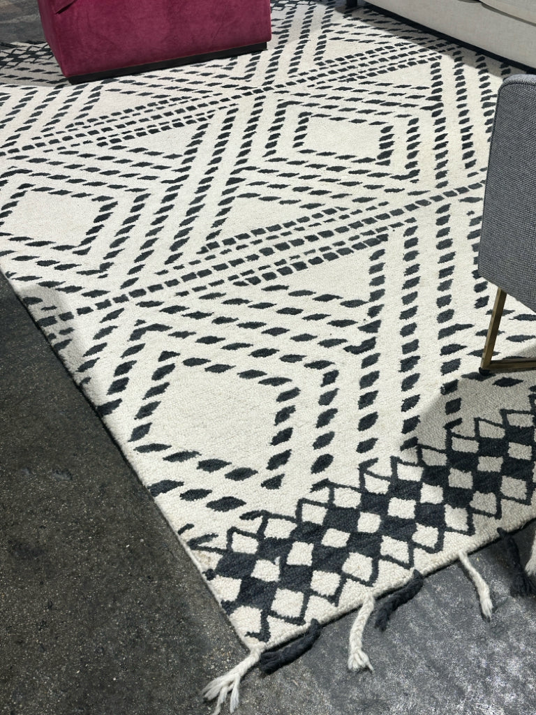 Nikki Chu rug, hand tufted, 100% wool, black/cream, 7'6" x 9'6"