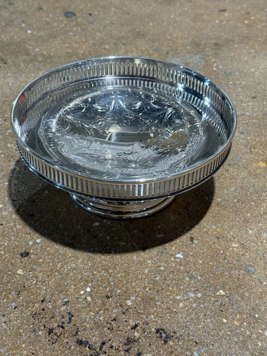 Wallace Bros. Silverplate compote, 9"W x 9"D x 4.5"H