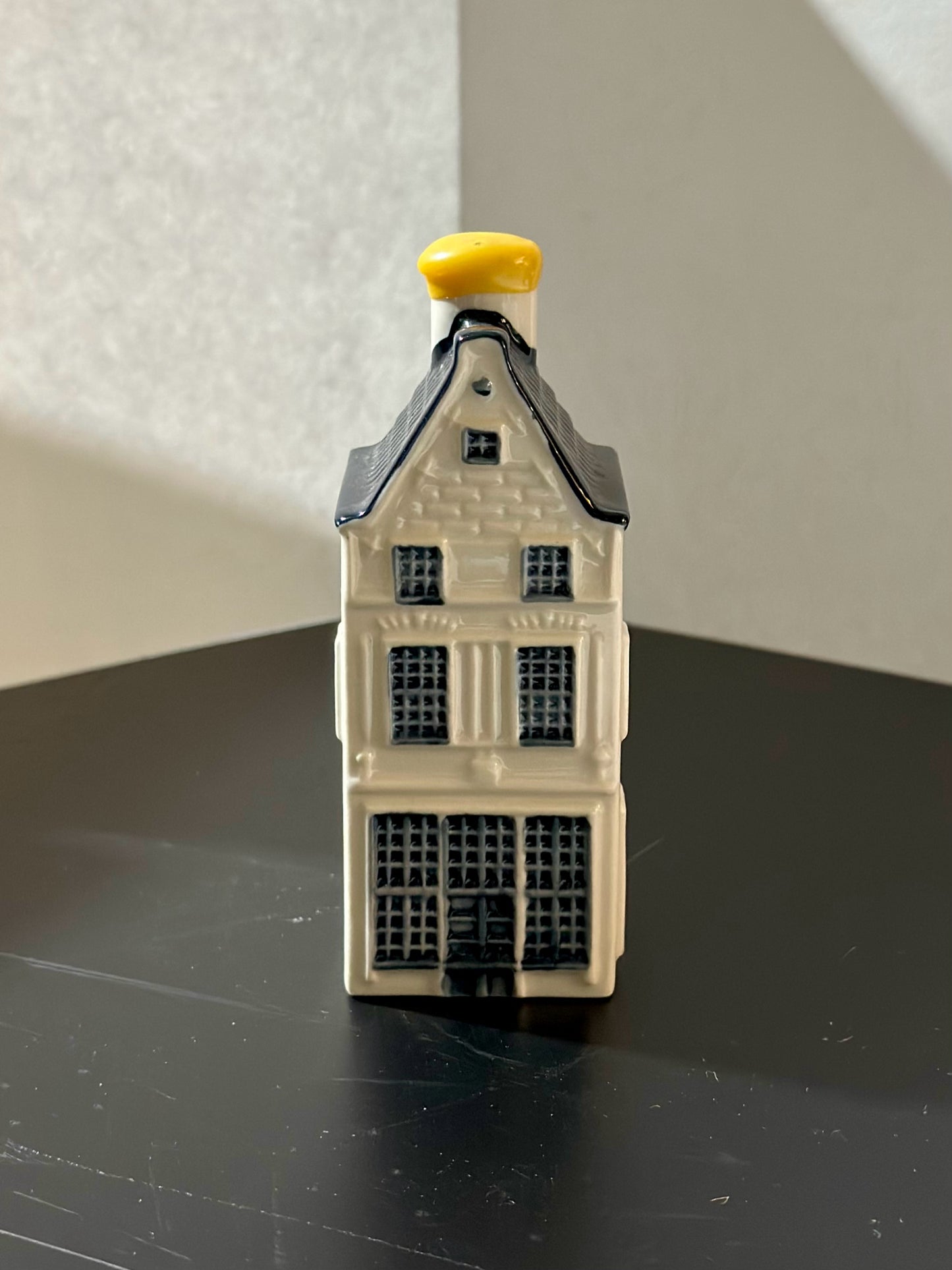 Sealed Miniature KLM Dutch Ceramic Delft House #8