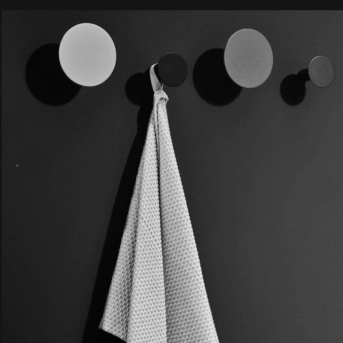 Ponto Wall Hook (Set of 4), Gunmetal, 1.6"D x 1.9"Dia & 3.25"Dia