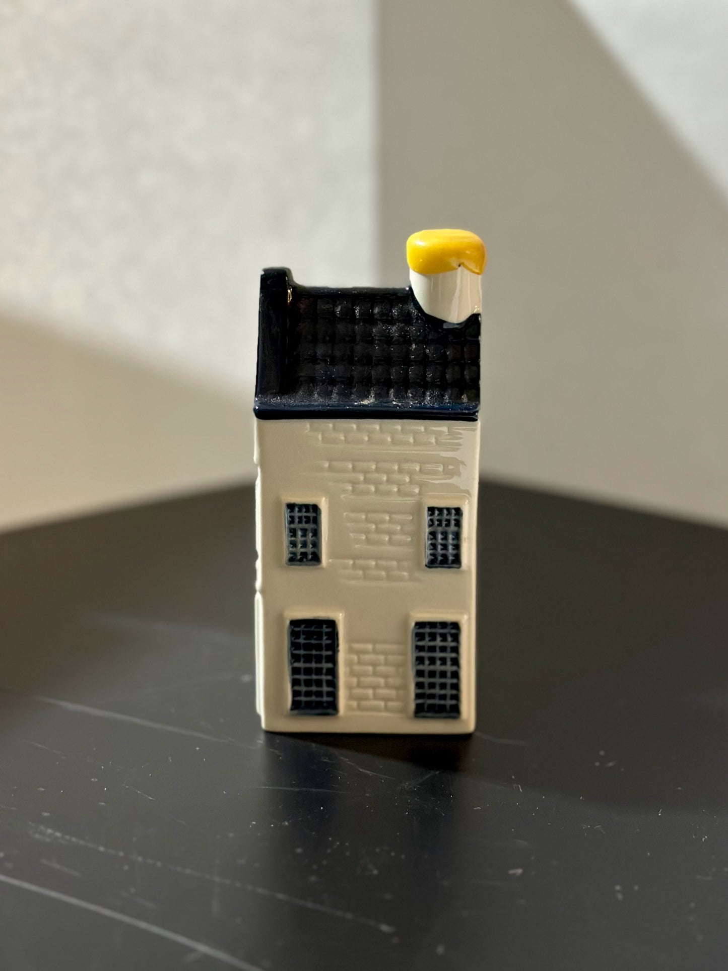 Sealed Miniature KLM Dutch Ceramic Delft House #8