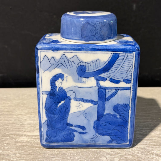 VTG Chinoiserie Blue & White Jar w/Lid, 3.25"W x 2.5"D x 5"H