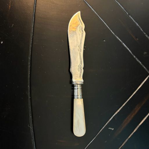 Mother of Pearl Handled Butter Knife 5.75" L x .75" W