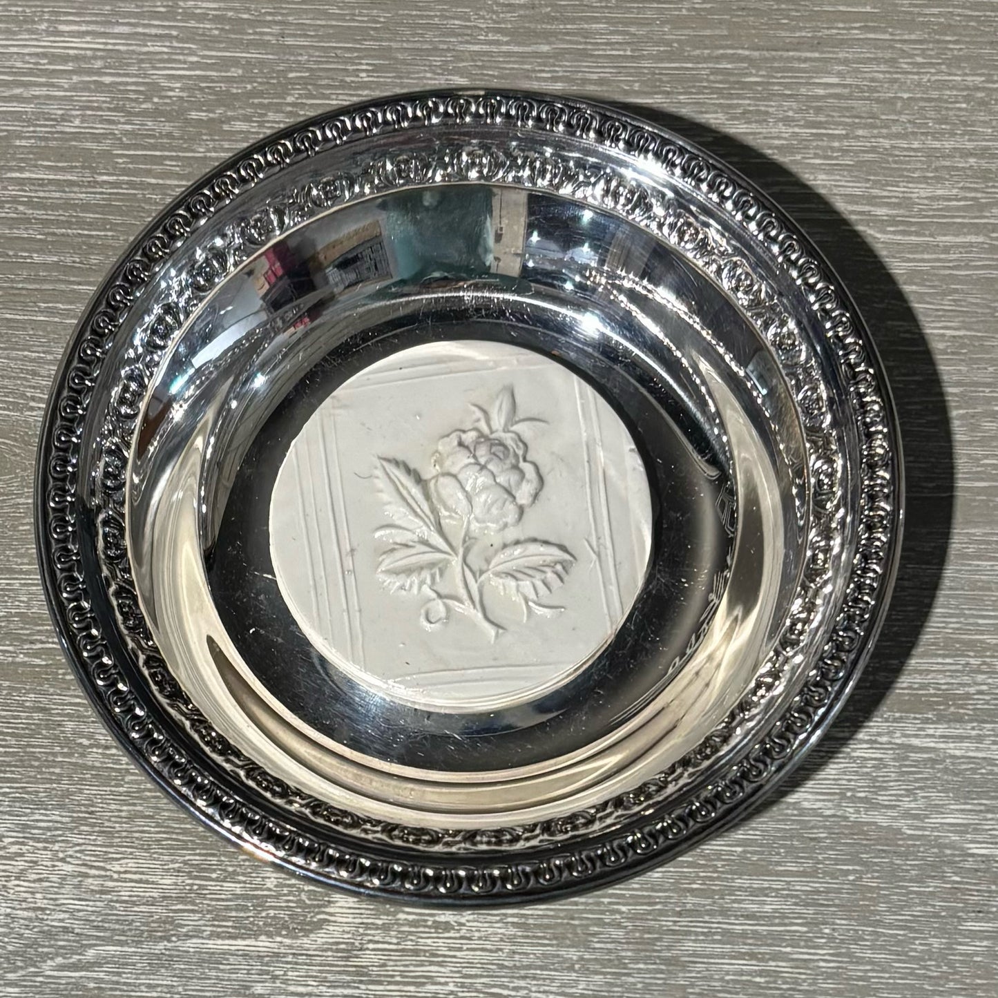Floral Intaglio on Silverplated Dish 6" D x 1" H