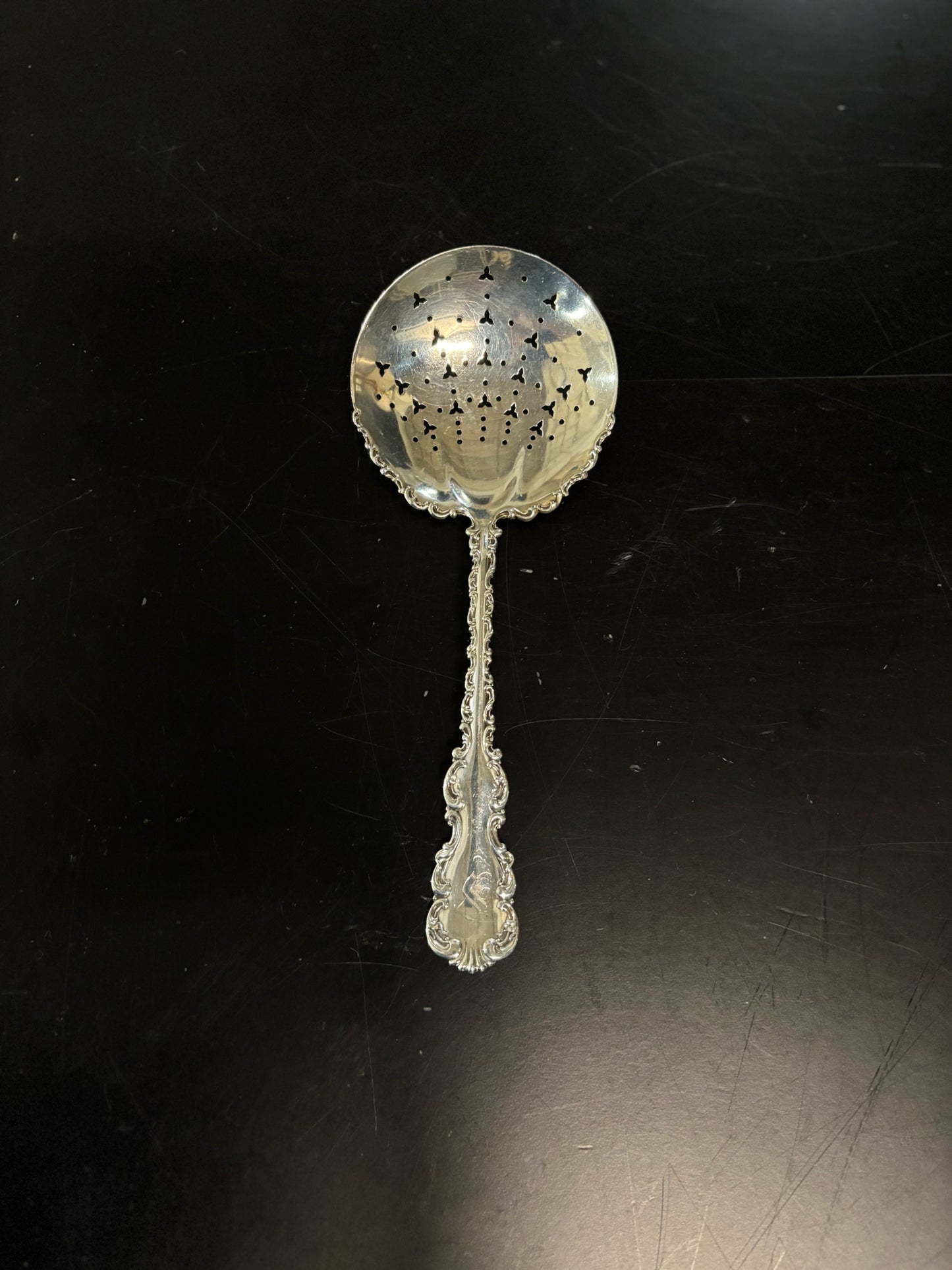 Sterling Pea Spoon 5.5" L x 3.75" W x 1.25" H