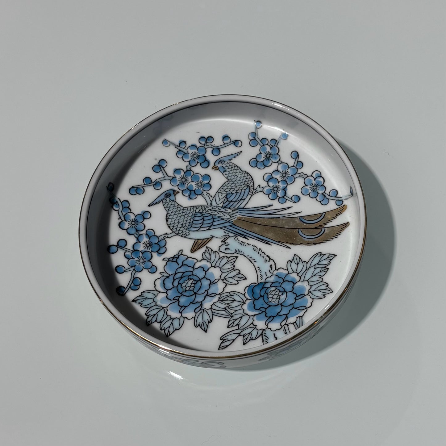 Gold Imari blue/white Bowl 5.5" D x 1.5" H
