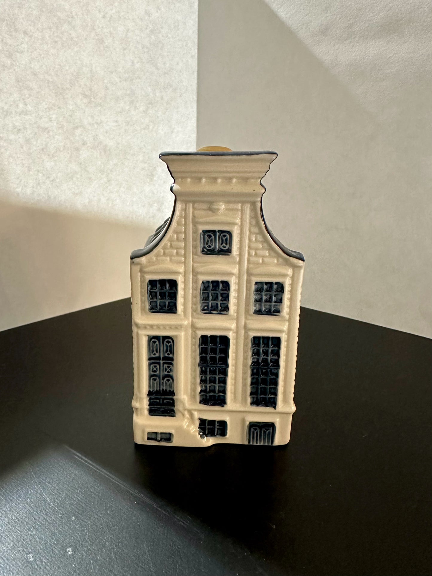 Sealed Miniature KLM Dutch Ceramic Delft House #63