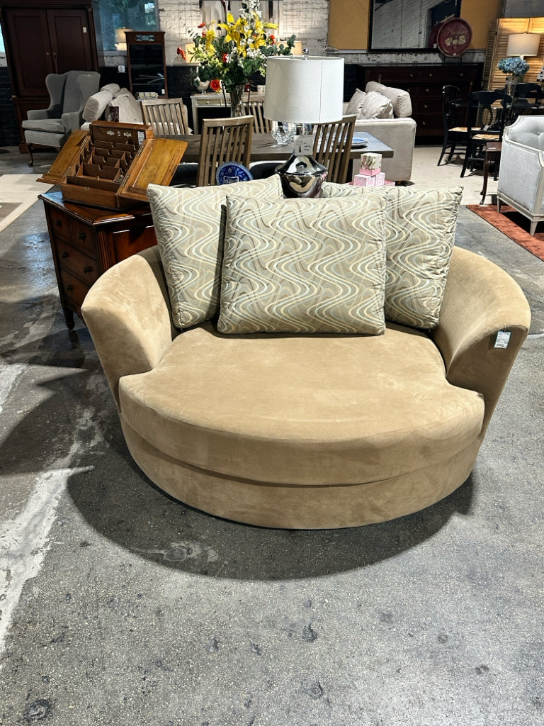 Rounded Chaise Lounger