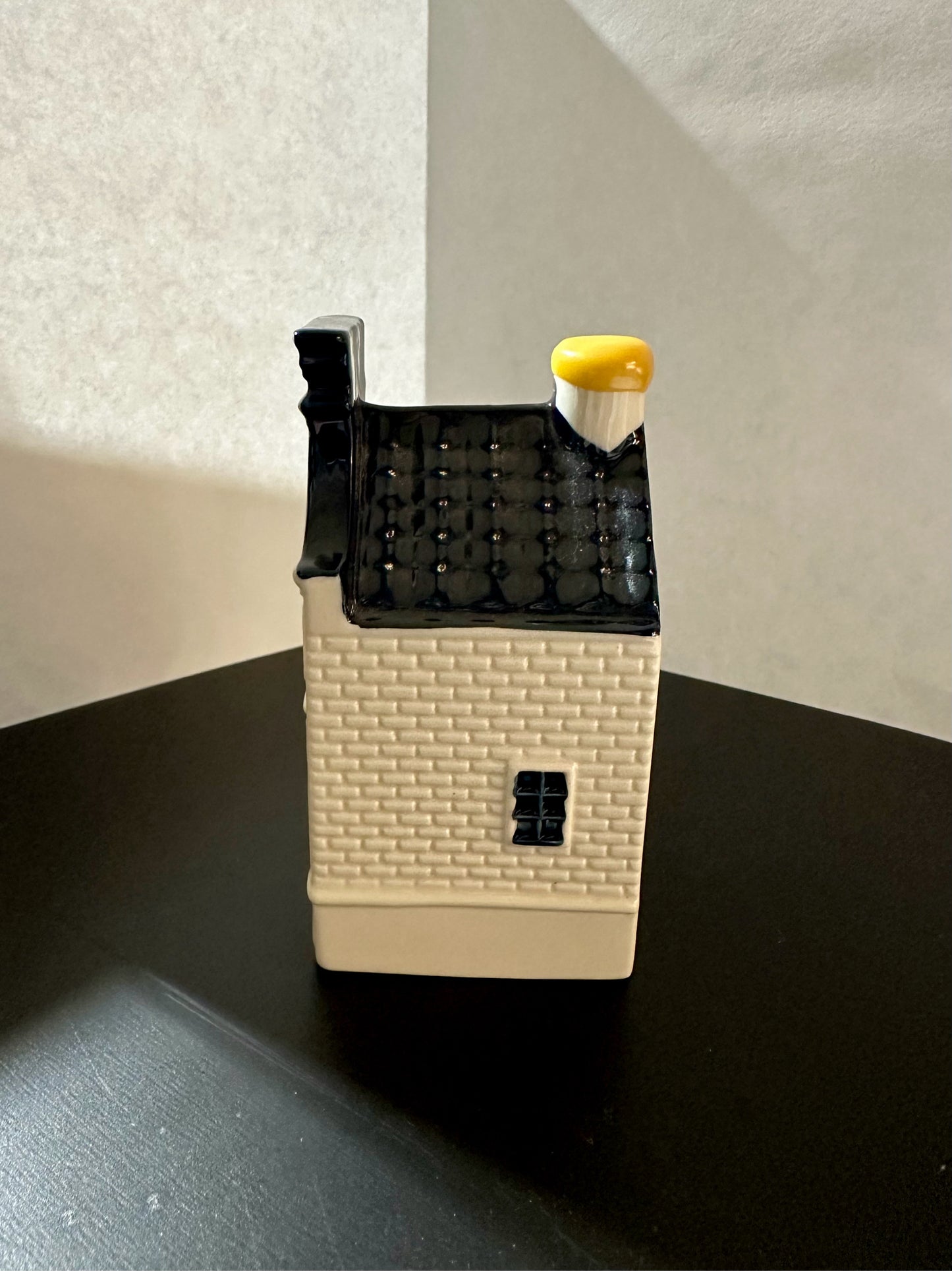 Sealed Miniature KLM Dutch Ceramic Delft House #63