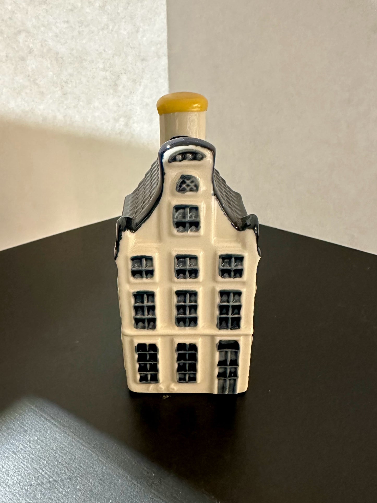 Sealed Miniature KLM Dutch Ceramic Delft House #19