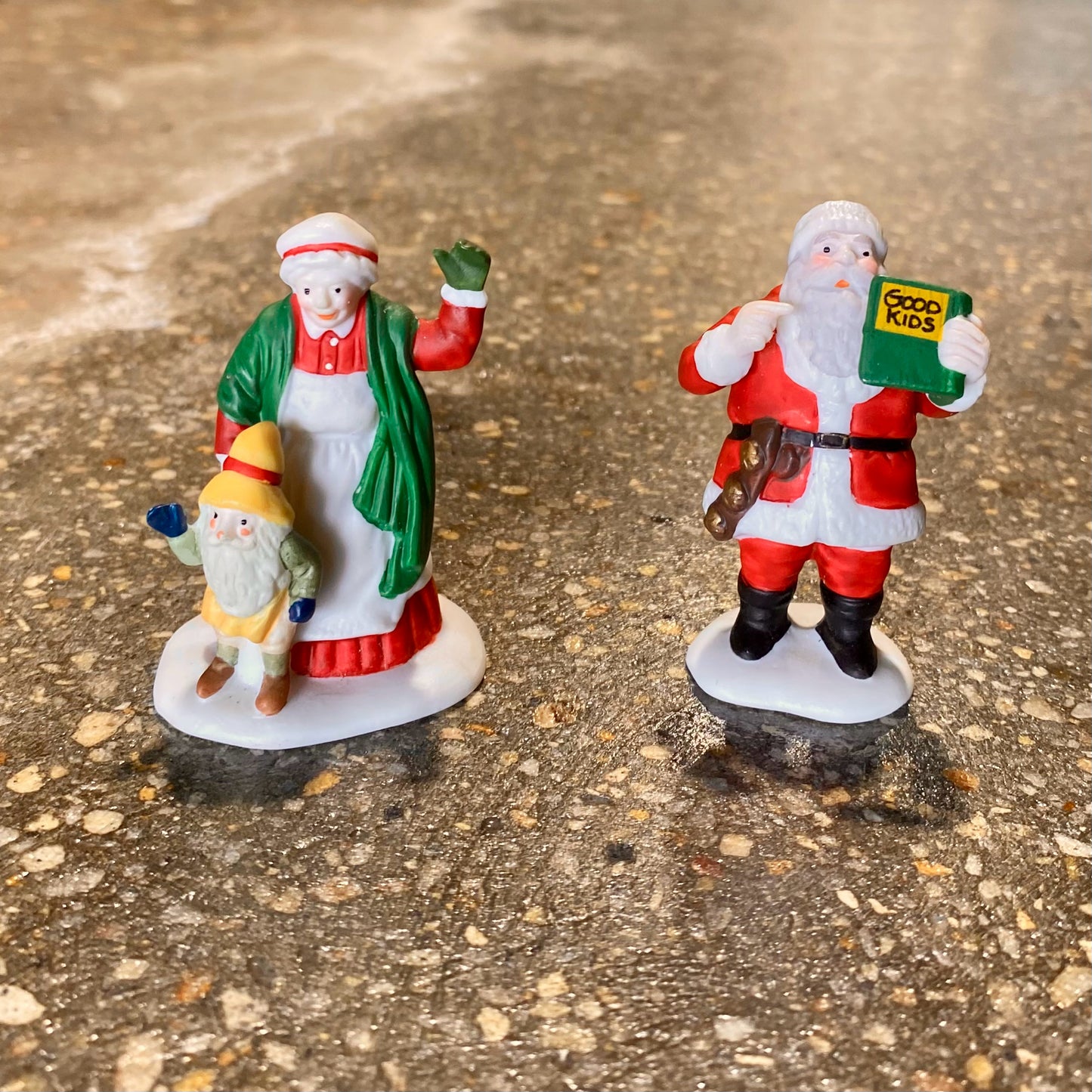 Heritage Village Collection, Porcelain, Santa & Mrs. Claus 2"