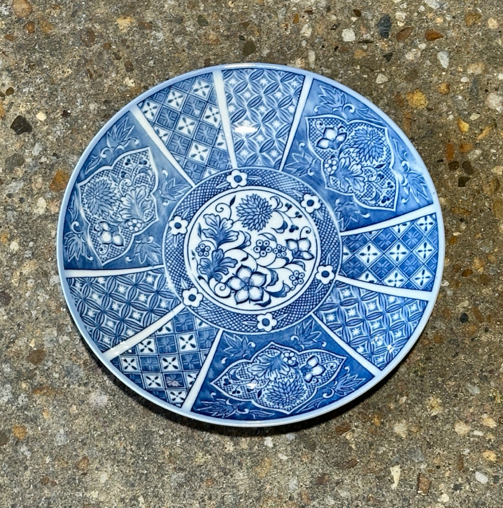 Japanese decorative plate, blue/white, 9"D