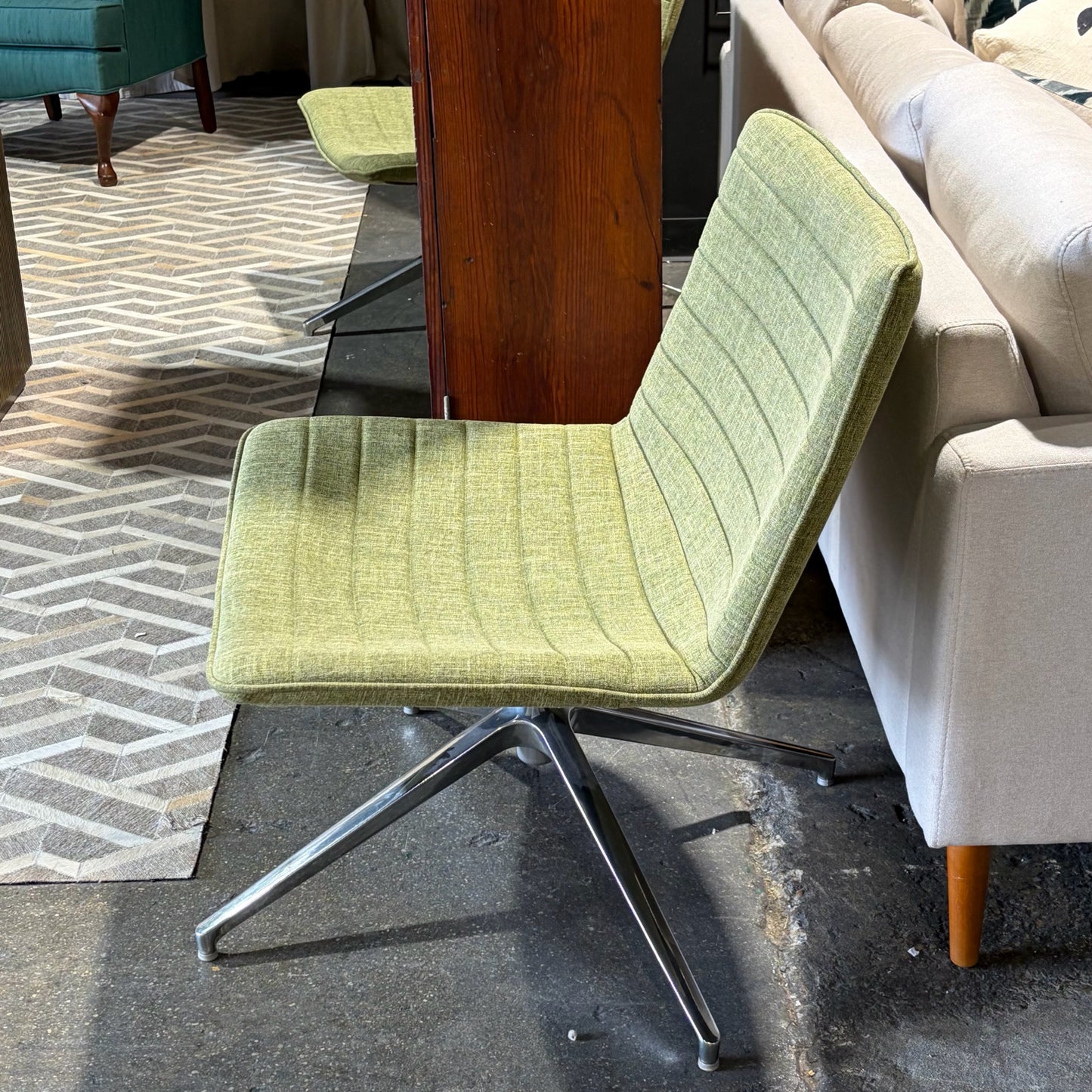 NAT'L Office Furn. GRIN Lounge Swivel Base, 27"W x 31"D x 16" Seat H x 30"H