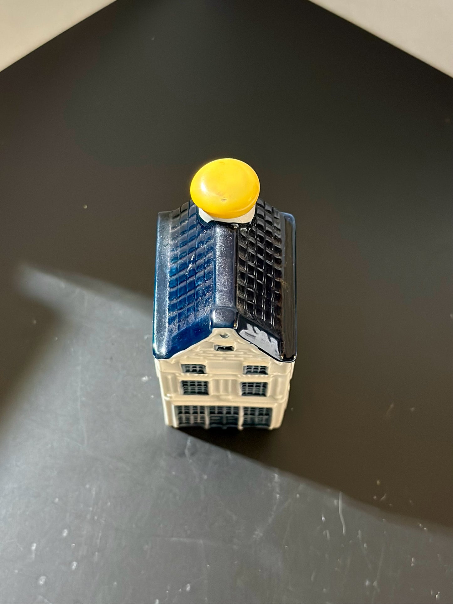 Sealed Miniature KLM Dutch Ceramic Delft House #8