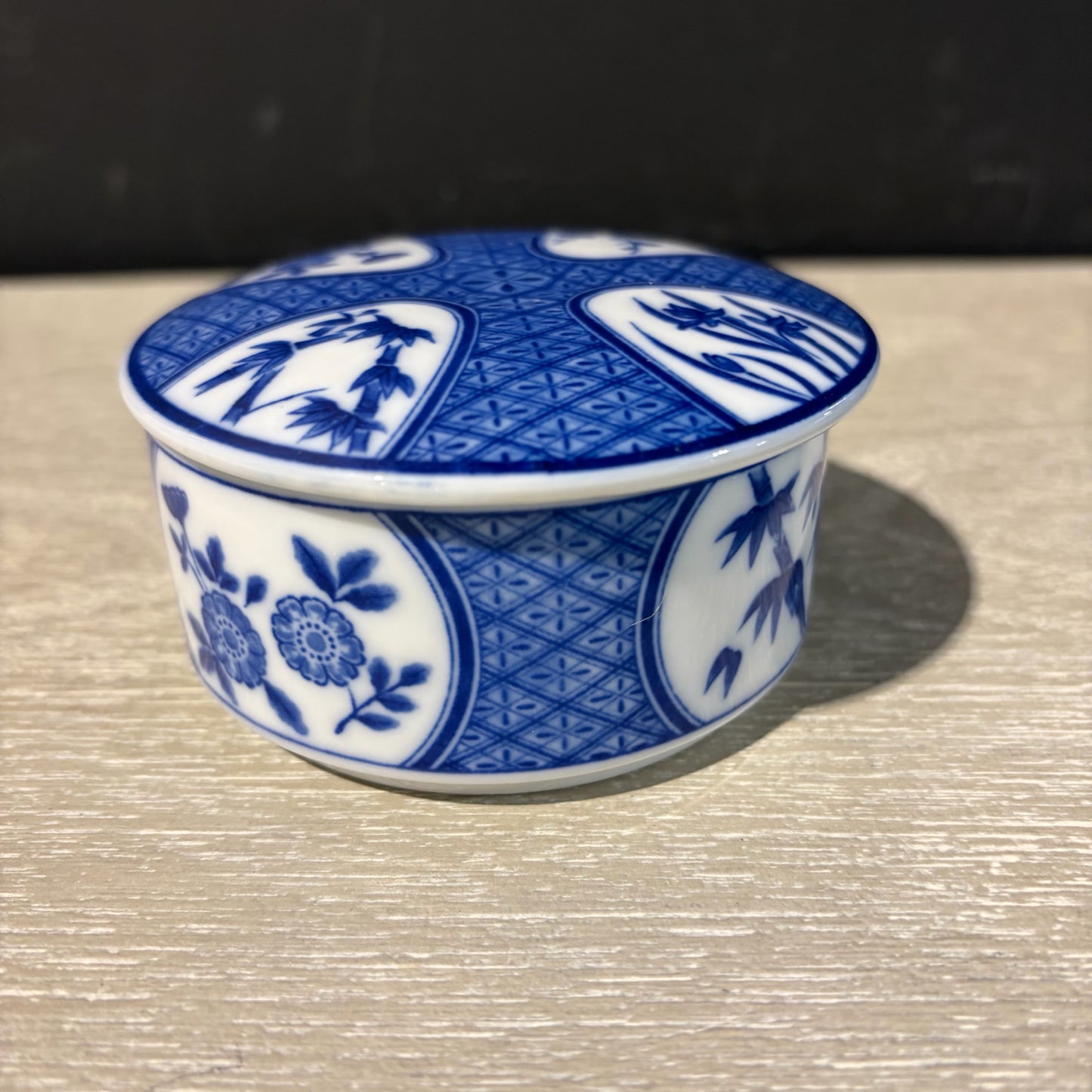 Blue/White Round Jar w/Lid Floral Design, 4"Dia x 2"H