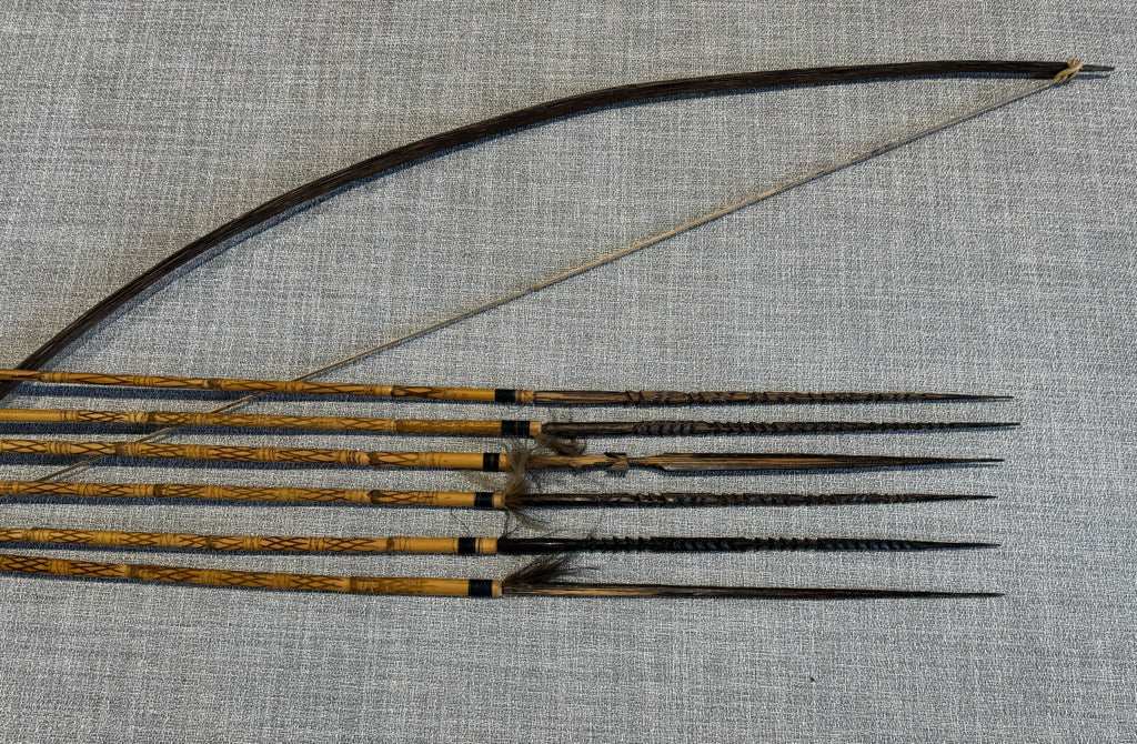 Papua New Guinea bow & arrows, bamboo/wood/feathers