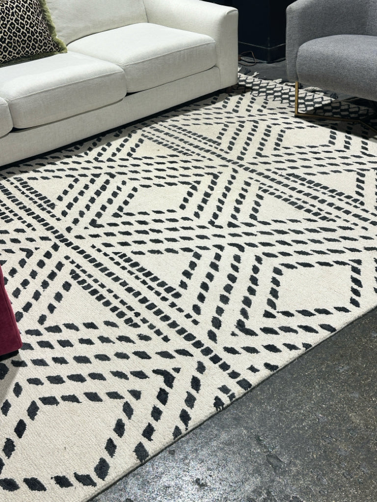 Nikki Chu rug, hand tufted, 100% wool, black/cream, 7'6" x 9'6"