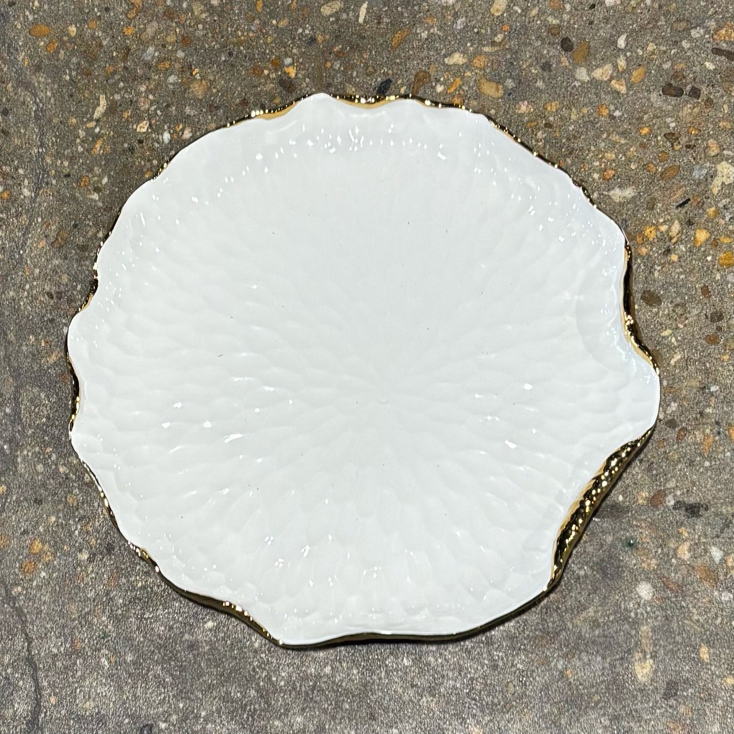 Blavery White/Gold Platter 15" D x 1.5" H