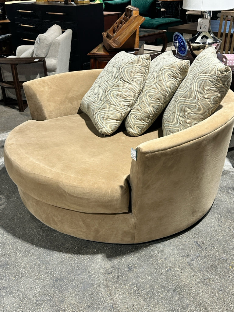 Rounded Chaise Lounger