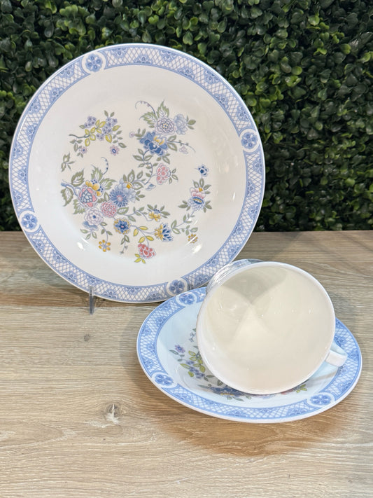 Royal Doulton 'Coniston' tea cup/saucer/dessert plate, 8"W x 8"D x 4"H