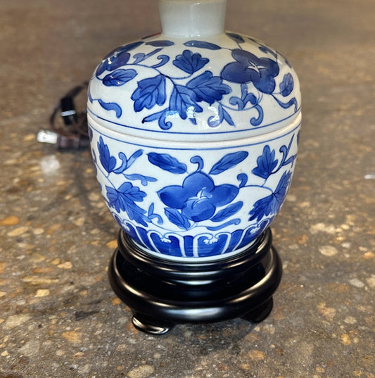 Asian table lamp, blue/white/black base, 16"H
