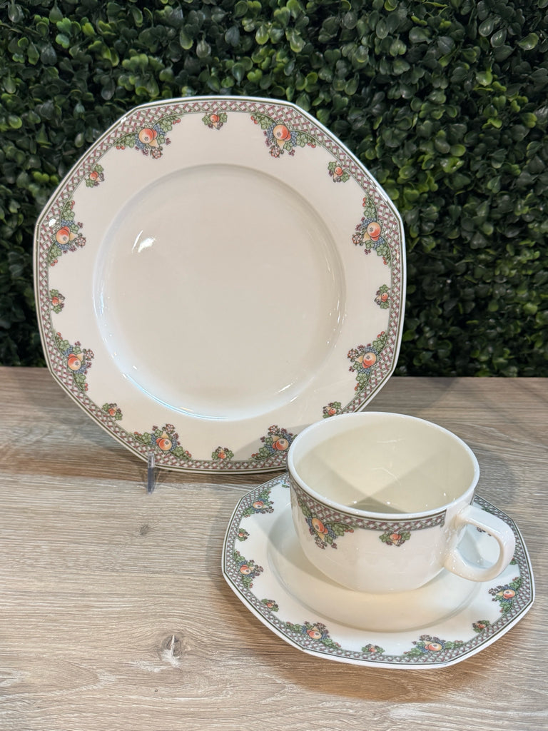 Wedgewood tea cup/saucer/dessert plate, 'Pergola', 8"W x 8"D x 4"H
