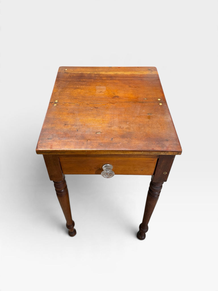 ATQ Sheraton/Federal side table, c.1820s, 17"W x 18"D 29"H