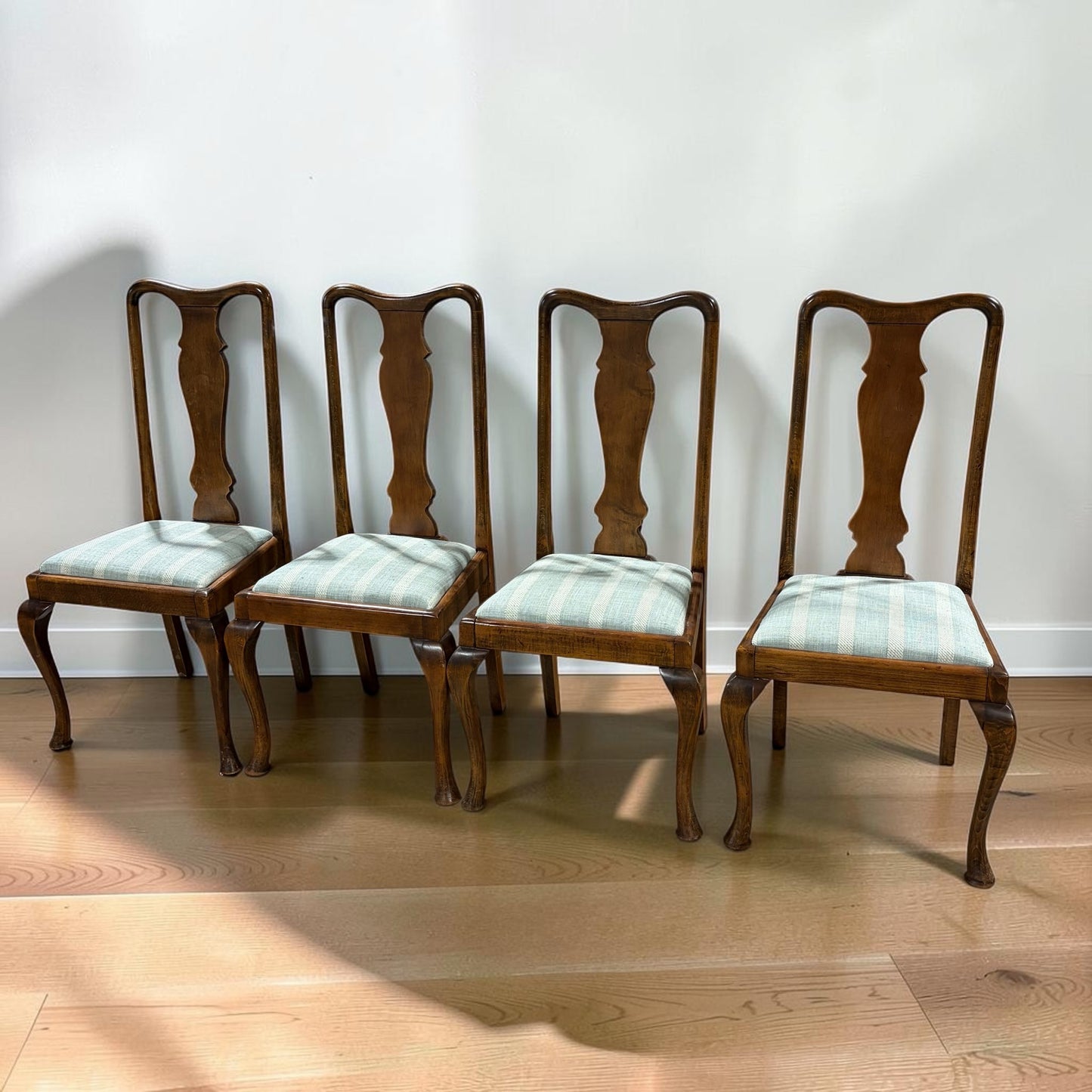 (4) 1940's English Queen Anne Dining Chairs, Walnut, 20.25"W x 19"D x 41.5"H