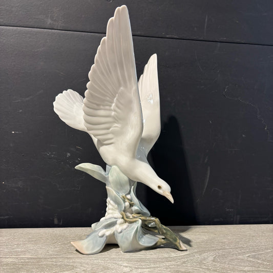 VTG Lladro Turtledove 6" W x 6.5" D x 11" H