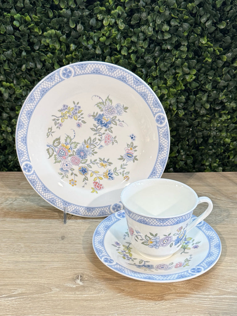 Royal Doulton 'Coniston' tea cup/saucer/dessert plate, 8"W x 8"D x 4"H