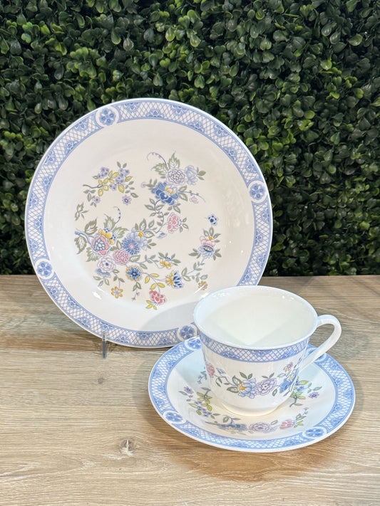 Royal Doulton 'Coniston' tea cup/saucer/dessert plate, 8"W x 8"D x 4"H