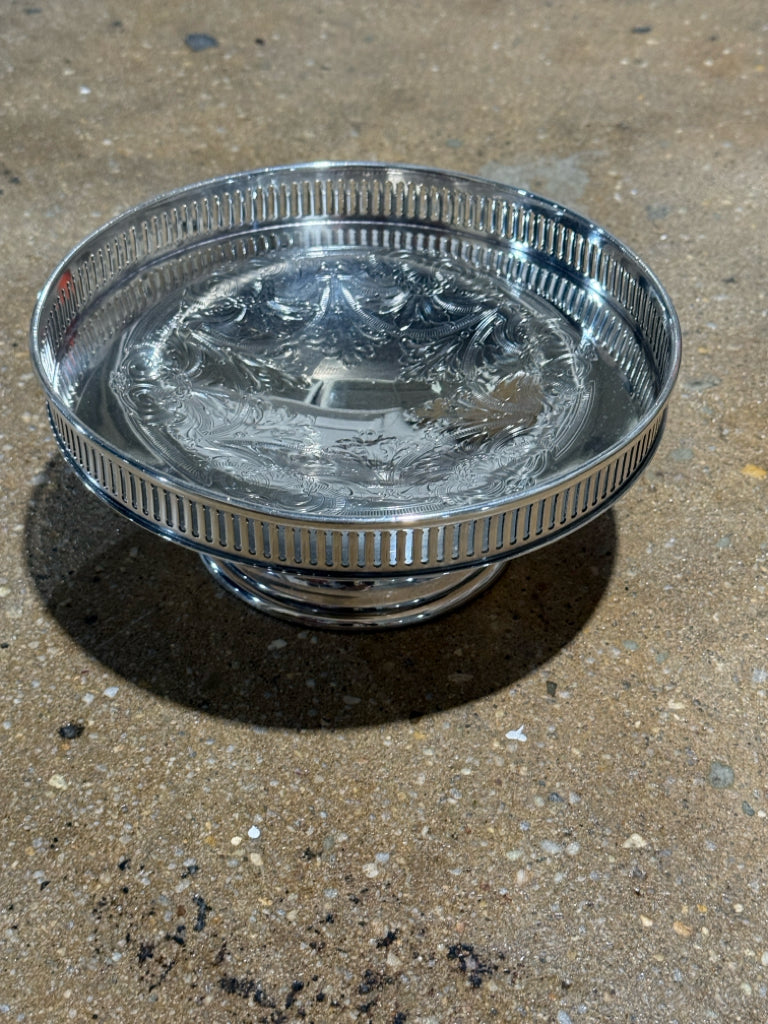 Wallace Bros. Silverplate compote, 9"W x 9"D x 4.5"H