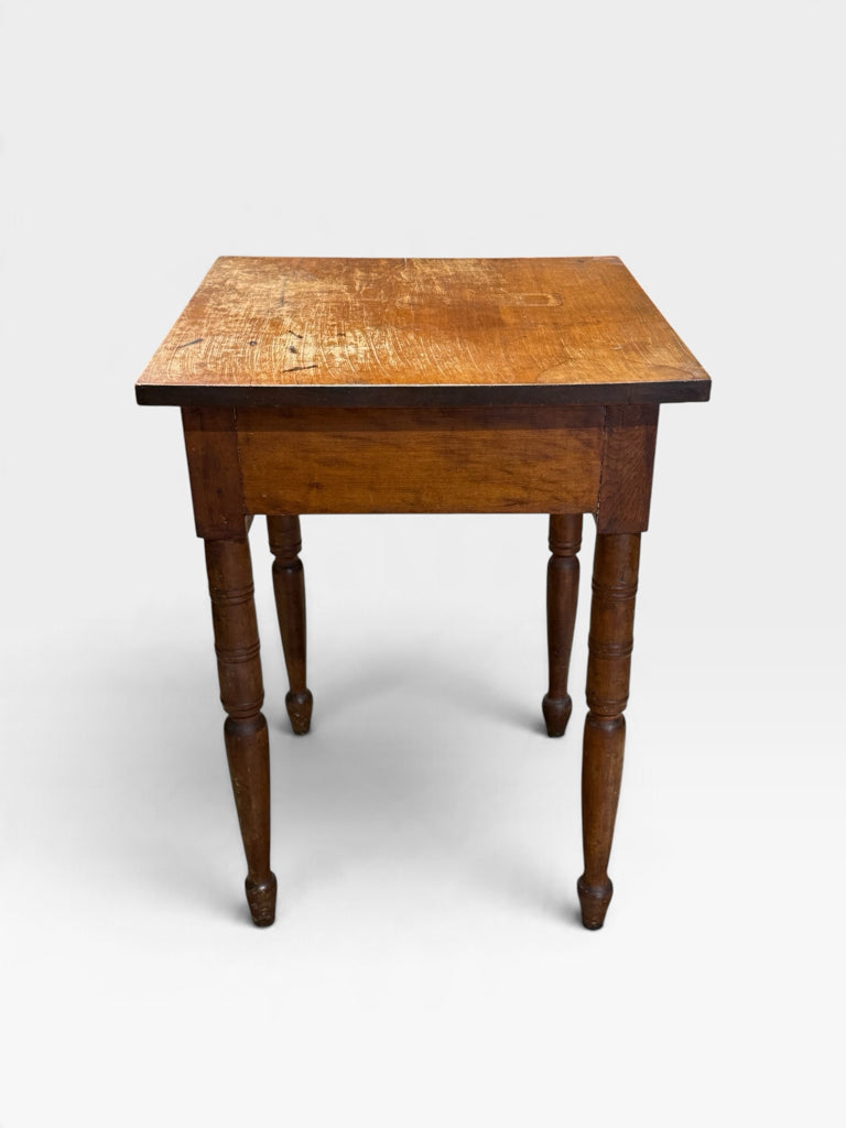 ATQ Sheraton/Federal side table, single plank, c.1820s, 19.25"W x 19.5"D x 27"H