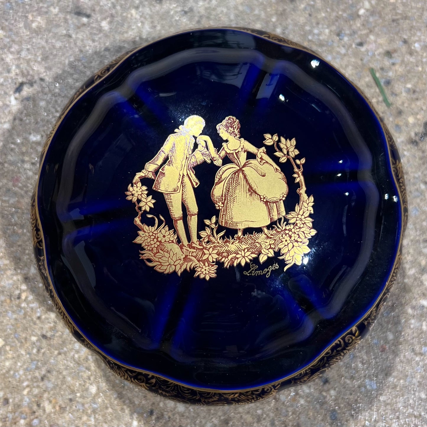 Limoges Courting Couple Trinket Box, 3.5" H x 6" Dia