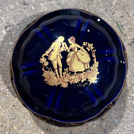 Limoges Courting Couple Trinket Box, 3.5" H x 6" Dia