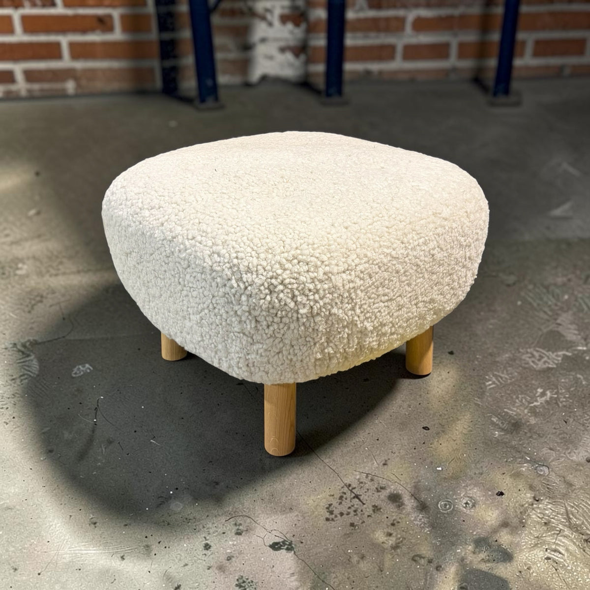 &Tradition Little Petra Pouf, Sheepskin Moonlight