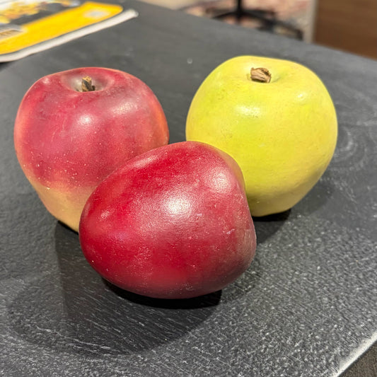 VTG ceramic faux fruit, apples/plum