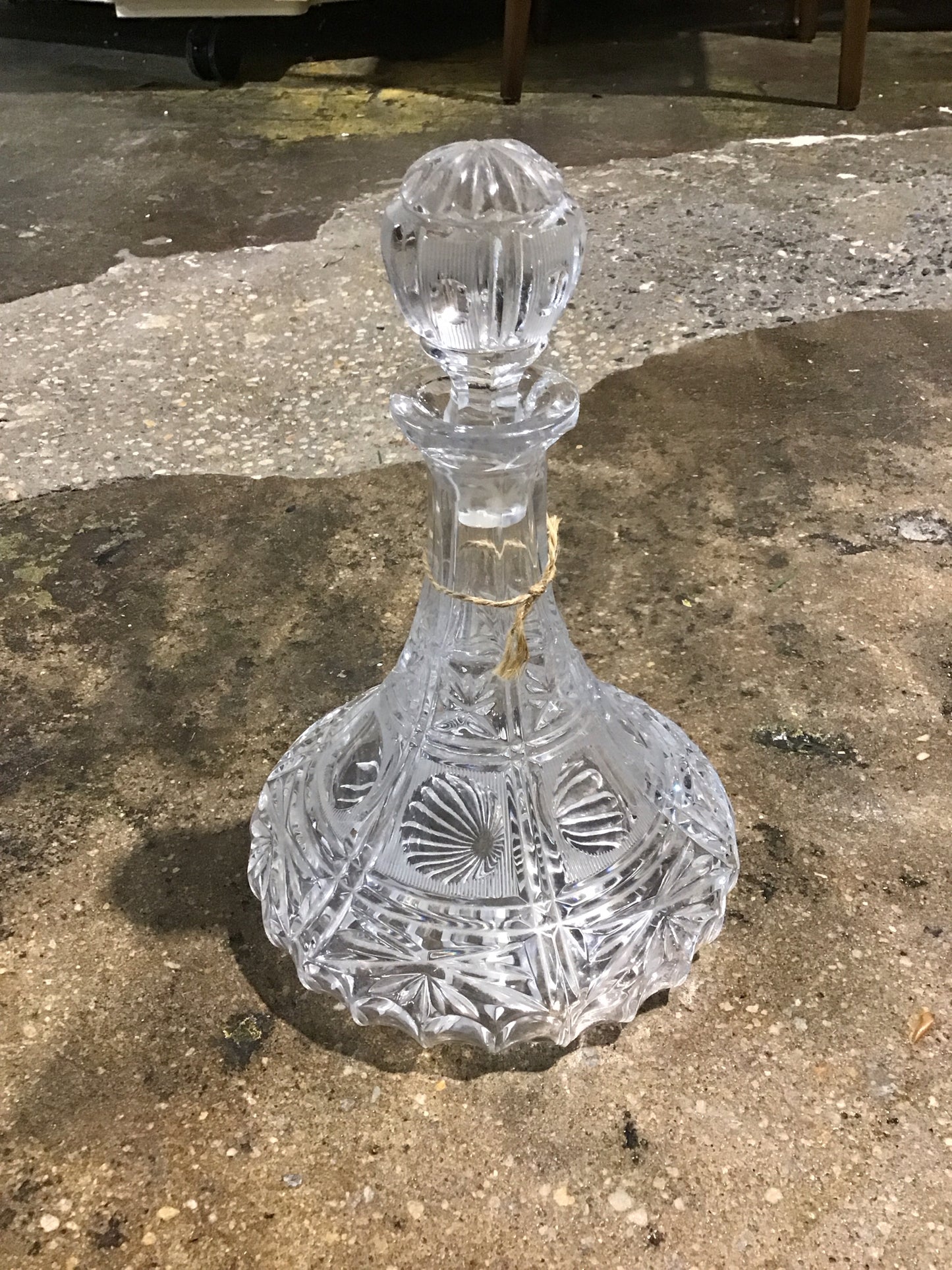 Kristaluxus Lead Crystal Decanter 7" base x 11" H