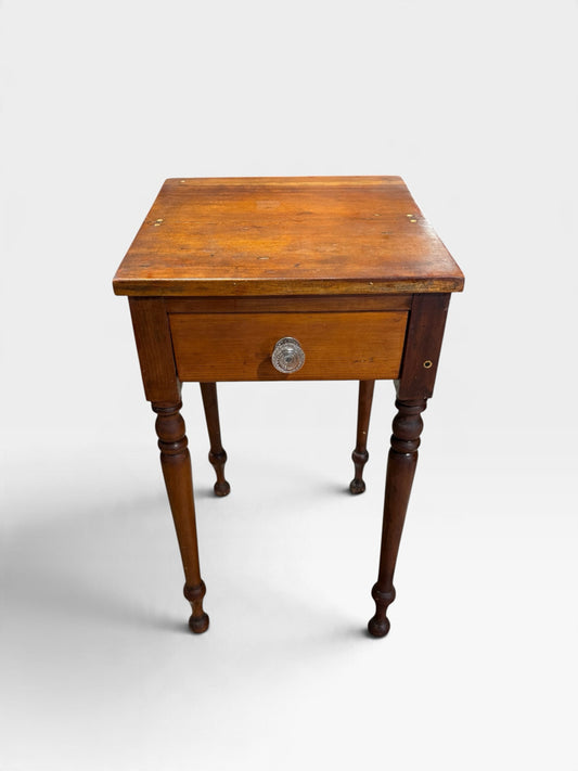 ATQ Sheraton/Federal side table, c.1820s, 17"W x 18"D 29"H