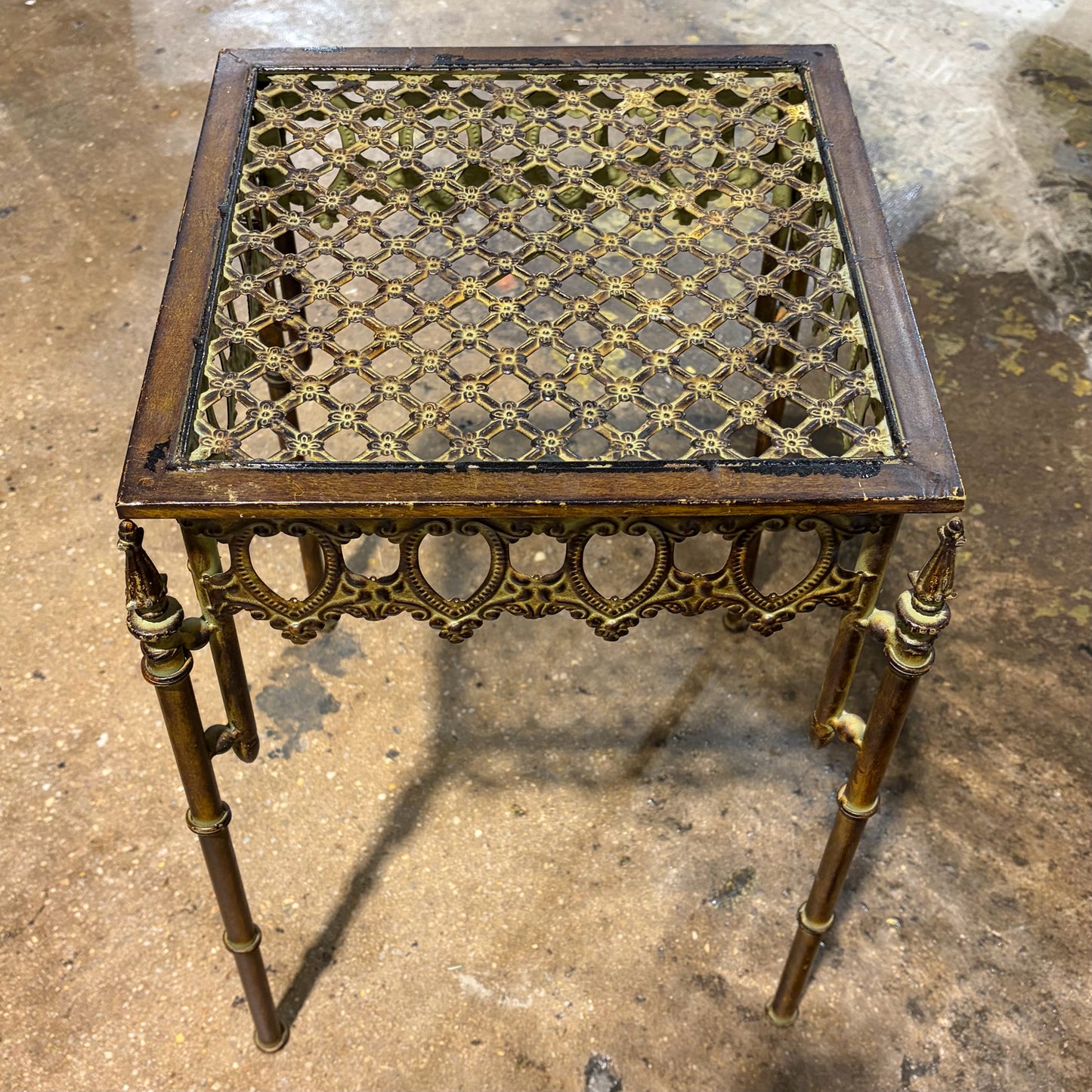 Med Cast Aluminum Aged Bronze Table, 13.25"W x 13.25"D x 20.5"H