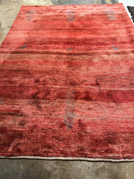 Wool rug, shades of red w/subtle designs, 6.6' x 9'9'