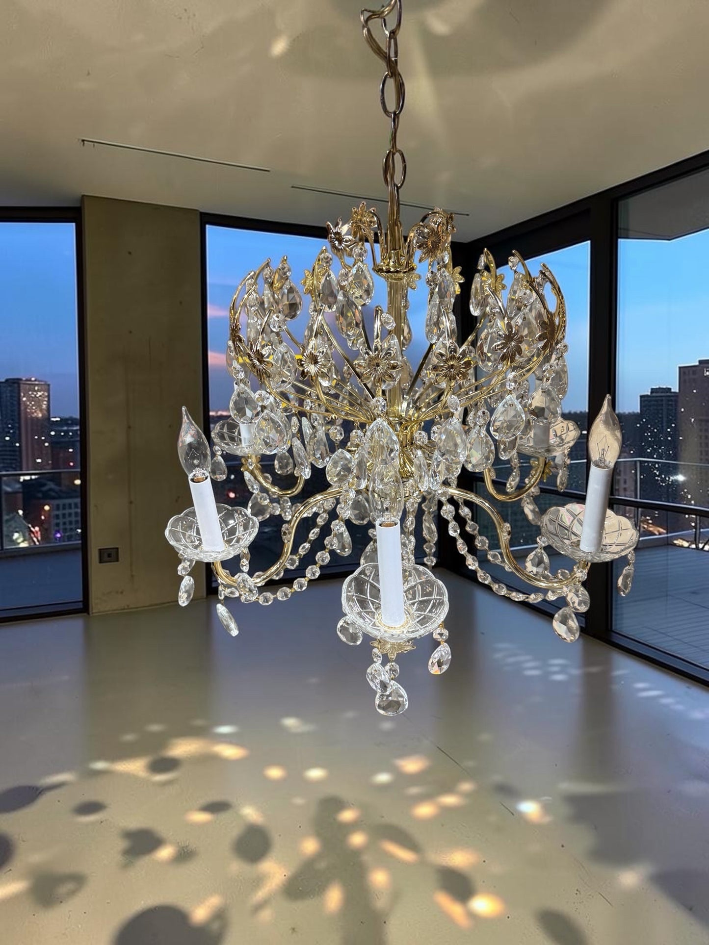 Cut glass/brass finish chandelier, 23"Dia x 20"H