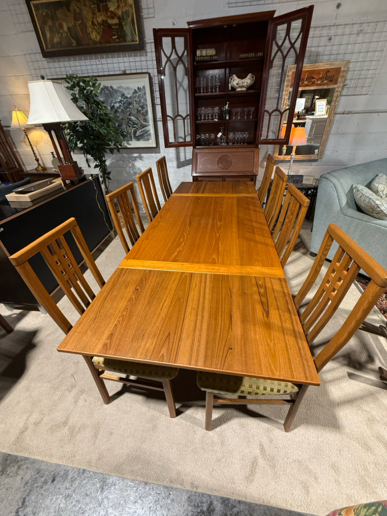 Danish Modern Teak Mobler dining table & 8 chairs, 53.25" to 93.25"L x 35.5"W