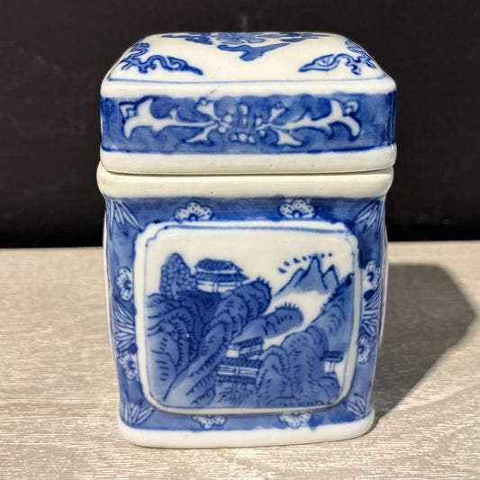 VTG Chinoiserie Blue & White Tea Caddy, 3.75"W x 2.5"D x 5.25"H