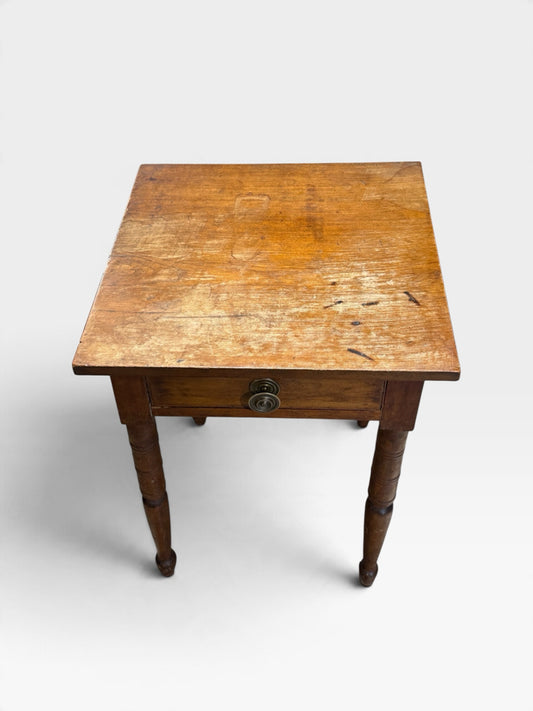 ATQ Sheraton/Federal side table, single plank, c.1820s, 19.25"W x 19.5"D x 27"H
