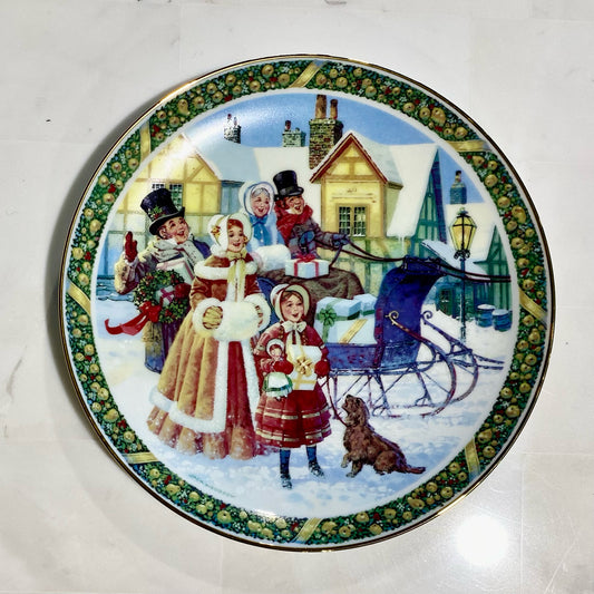 Royal Windsor Holiday Plate, 9.25"Dia x 1.2"H